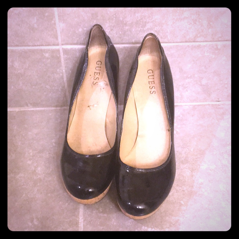 Guess pumps